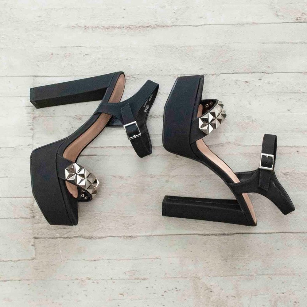 NWT Chinese Laundry Arnette Studded 5 Inch Platform in Silver and Black …